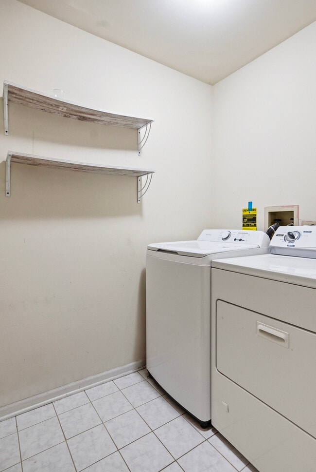 Building Photo - 5610 W Von Ave