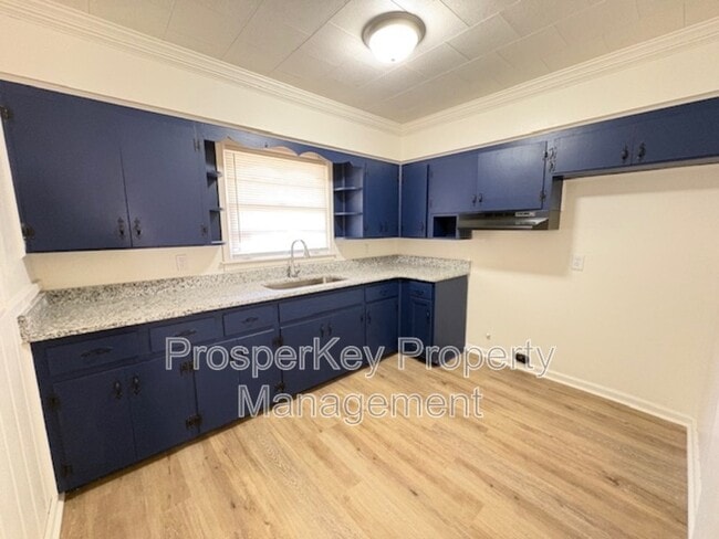 Building Photo - 2736 Chevy Chase Dr