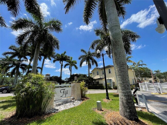 Building Photo - 134 SE 28th Ter