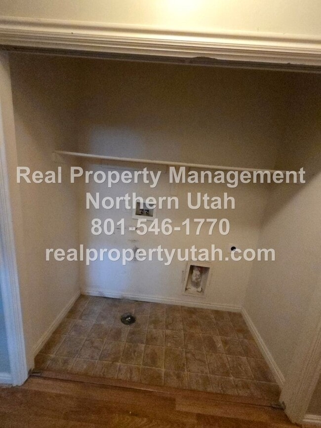 Building Photo - 3 Bedroom Home Available in North Salt Lake