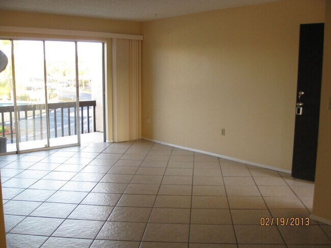 Building Photo - Centerally located close to downtown