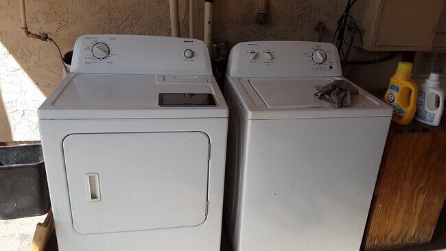 Shared Washer and Dryer - 3214 Johnston St