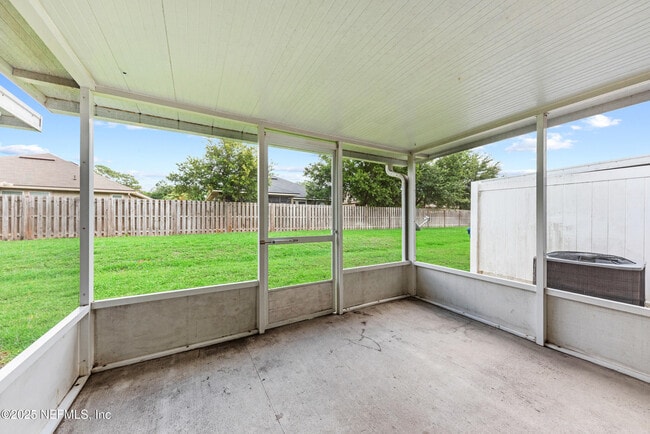 Building Photo - 11871 Lake Bend Cir