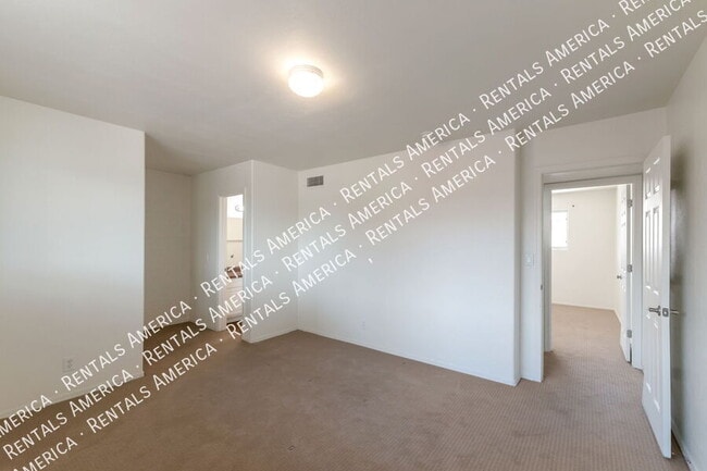 Building Photo - 935 N Venice Ave