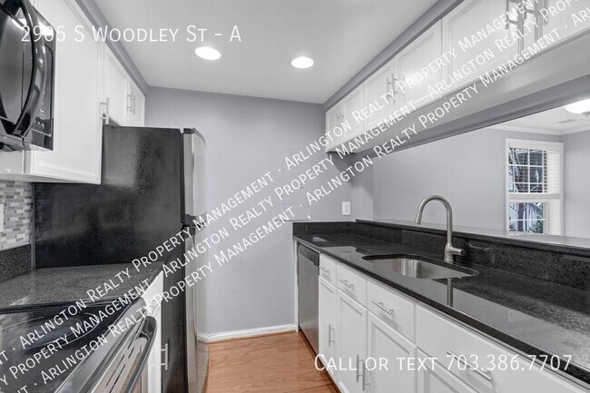 Building Photo - 2905 S Woodley St