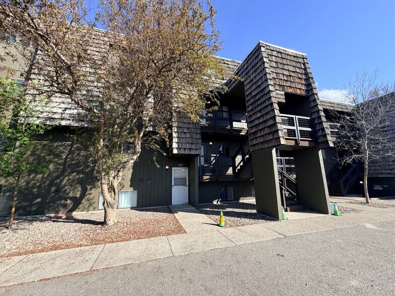 Building Photo - 1011 River Dr