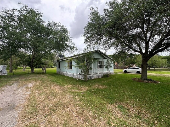 Building Photo - 2570 Stadium Dr