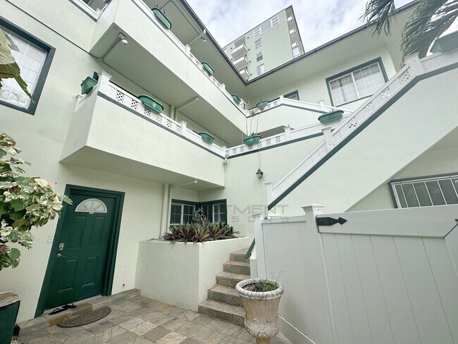 Building Photo - 2153 Ala Wai Blvd
