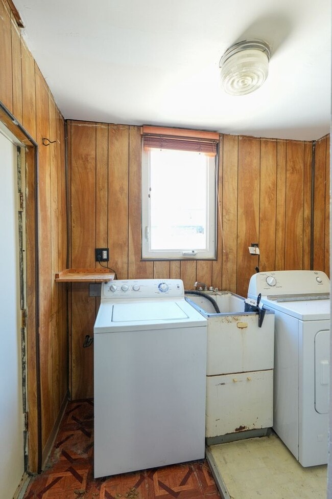 Building Photo - Charming Pennsport Rowhome with Private Backyard Oasis