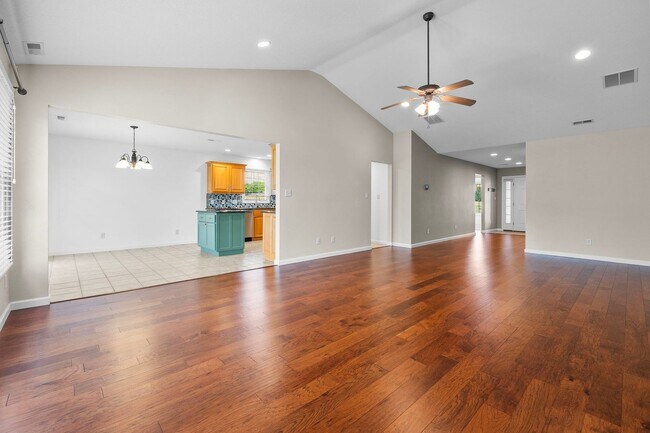 Building Photo - 2817/2819 Lynwood Hills Dr