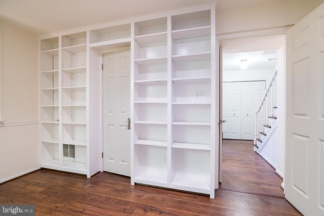 Building Photo - 3500 Hamlet Pl
