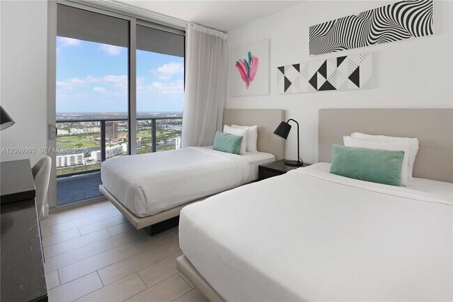 Building Photo - 4010 S Ocean Dr