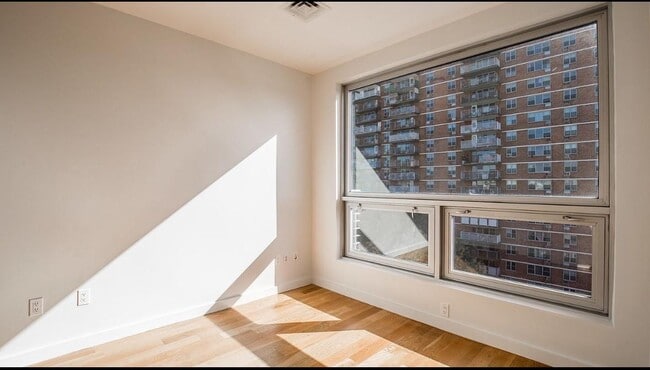Primary Photo - 25 Montrose Ave