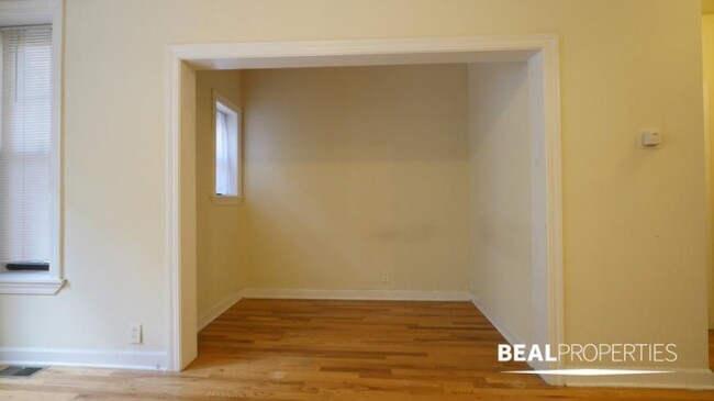 Building Photo - 0 bedroom in CHICAGO IL 60657