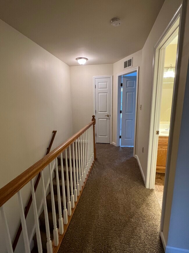 Building Photo - 4 N Locust St