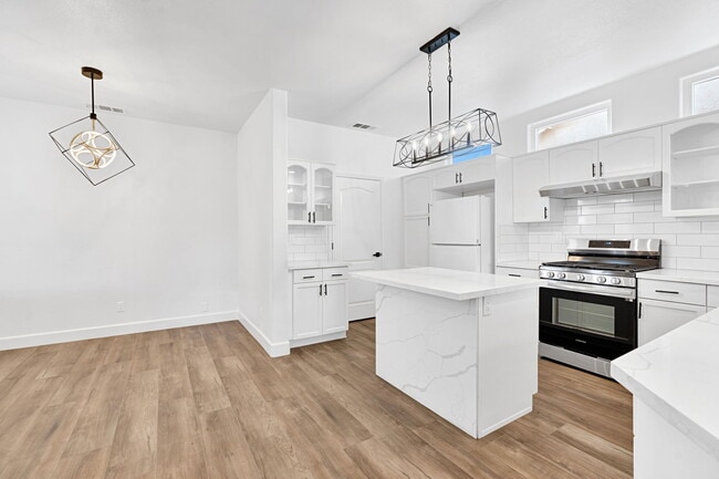 Building Photo - 10556 E Greenbury Way