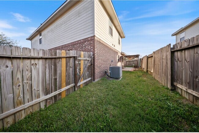 Building Photo - 18123 Hillock Glen Ln