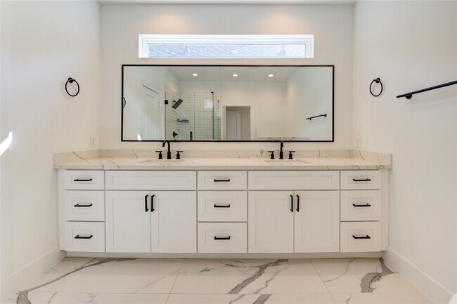 Building Photo - 10926 Fire Creek Dr