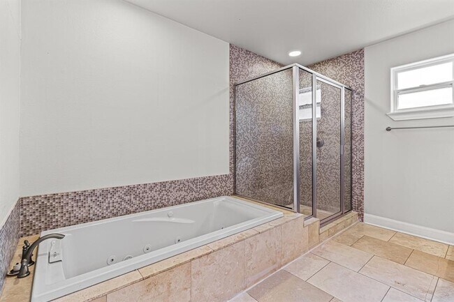 Building Photo - 4702 Rosedale Ave