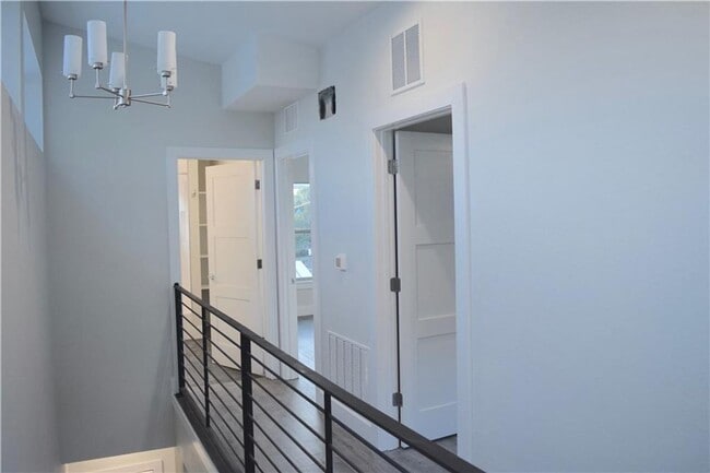 Building Photo - Modern Newer Townhome Across Frm UT
