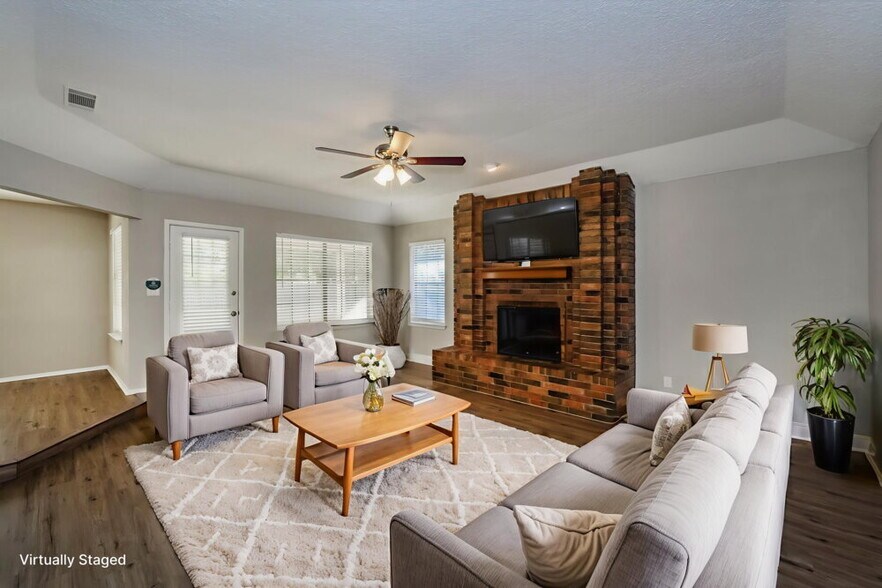 Building Photo - 5732 Bermuda Dr