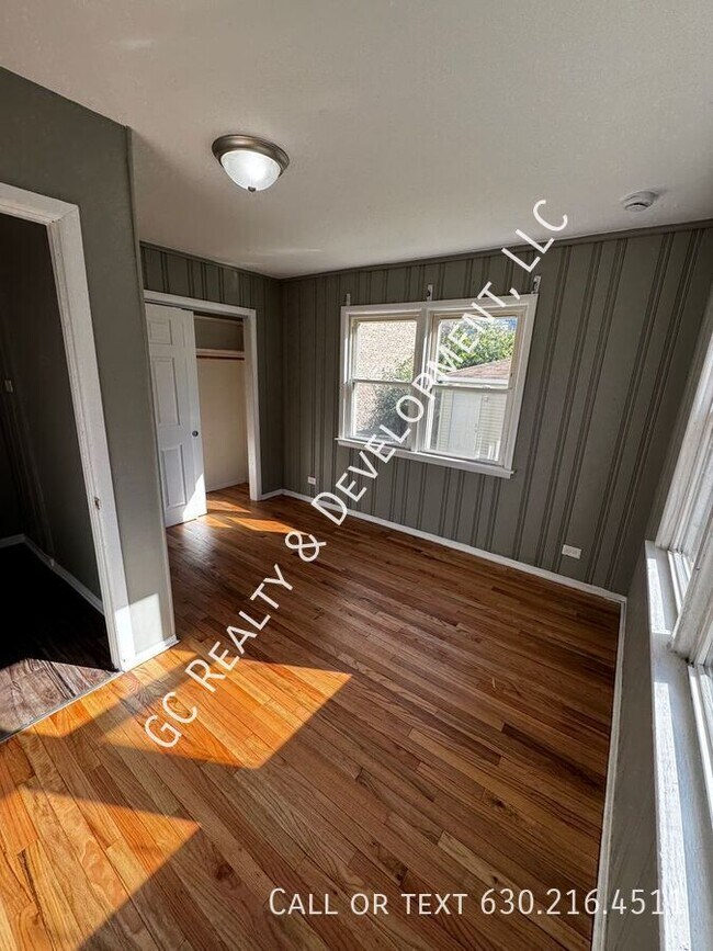 Building Photo - 11347 S King Dr