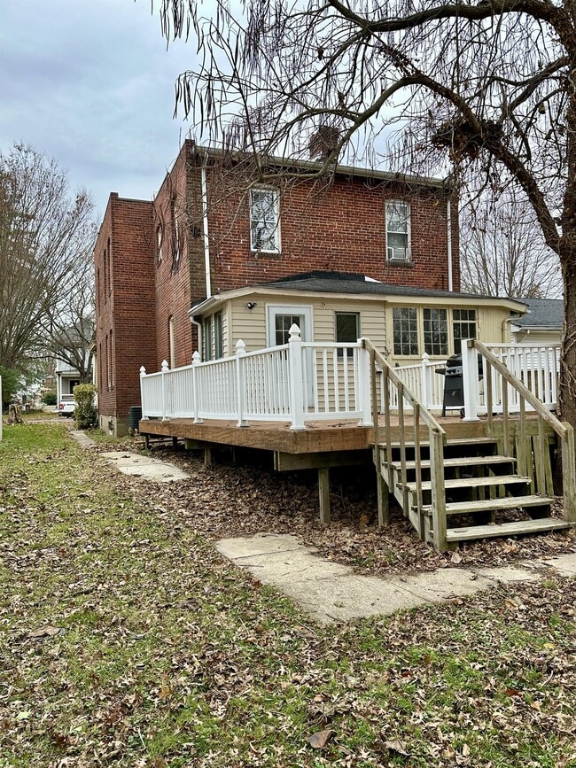 Building Photo - 335 N Bradford St
