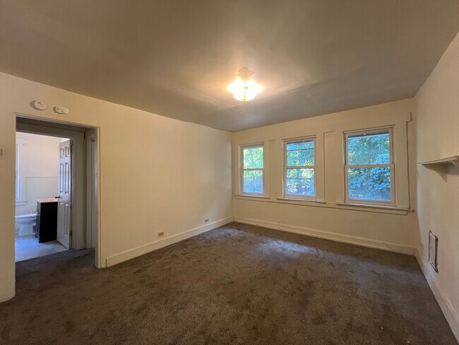 Building Photo - 1207 Sarah St