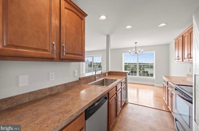 Building Photo - 777 Oak Leaf Ln