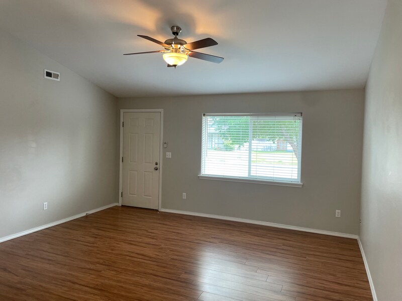 Building Photo - 4884 Thrush Ln