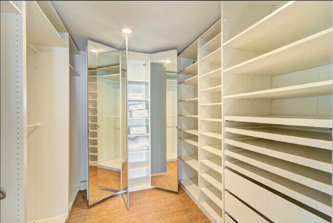 Building Photo - 11940 Springpoint Ln