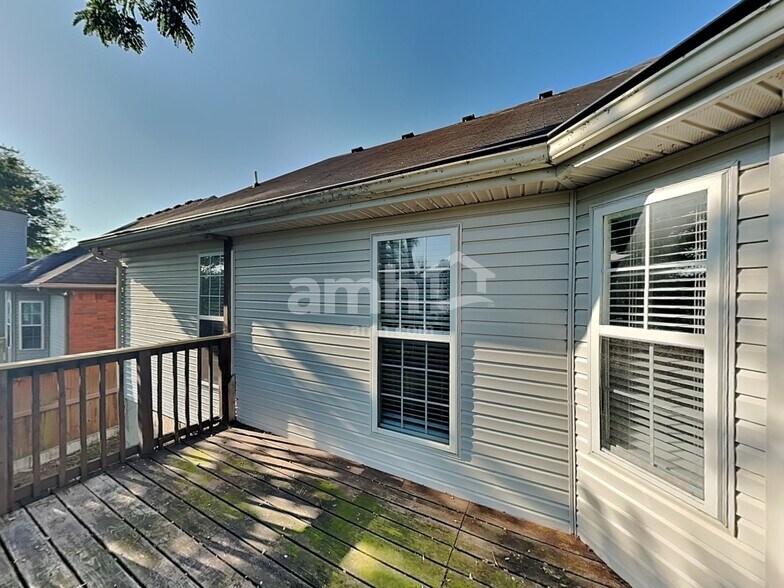 Building Photo - 705 Milbridge Ct