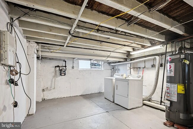 Building Photo - Modern 3-Bedroom Home Near University City...