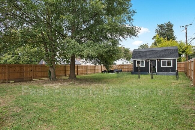 Building Photo - 2616 Redwood Ave