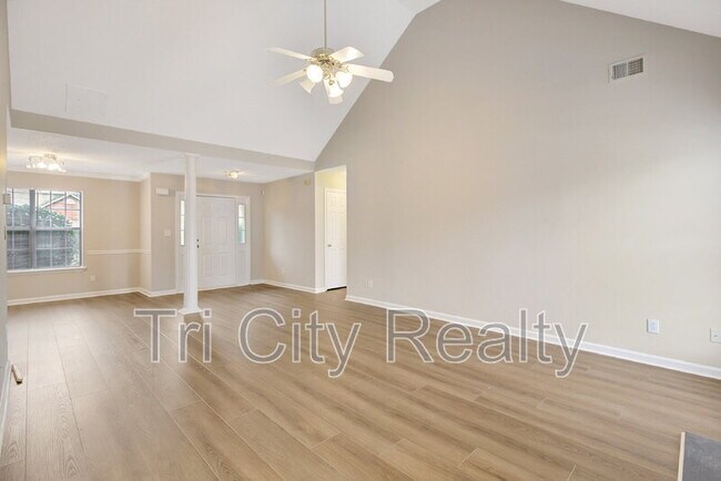 Building Photo - 110 York Ln