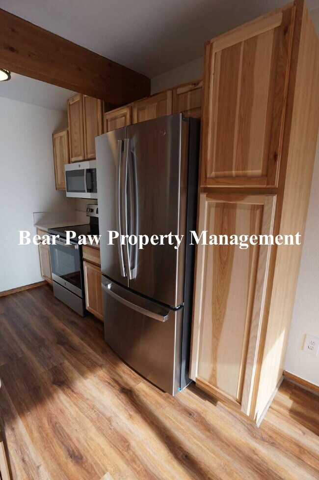 Building Photo - Cute Condo in North Evergreen!