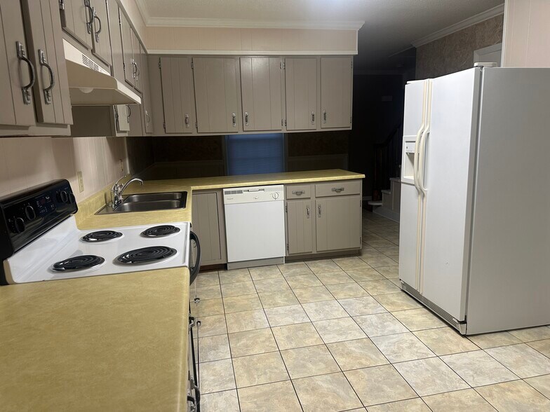 Building Photo - 103 Skyview Dr