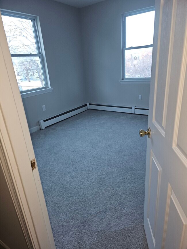 Building Photo - 164 Martin St