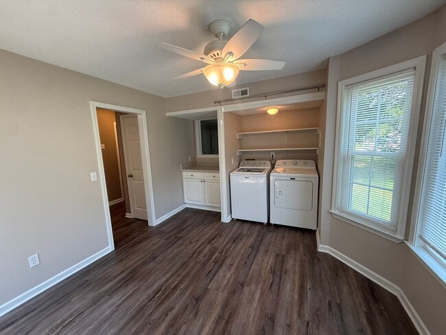 Building Photo - 3346 Oak Trees Ct