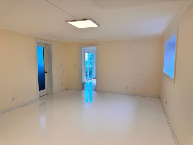 Building Photo - Kaumana Terrace Home