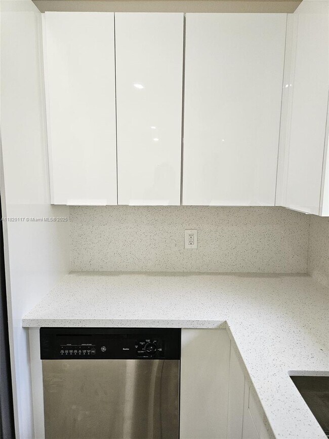 Building Photo - 20137 SW 88th Ct