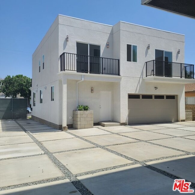 Building Photo - 13824 Bessemer St