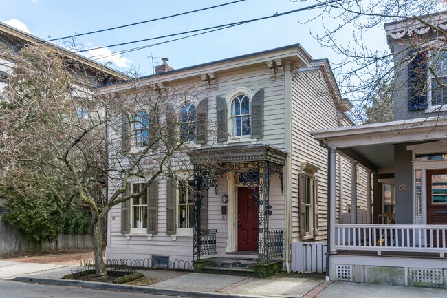 Primary Photo - 45 York St