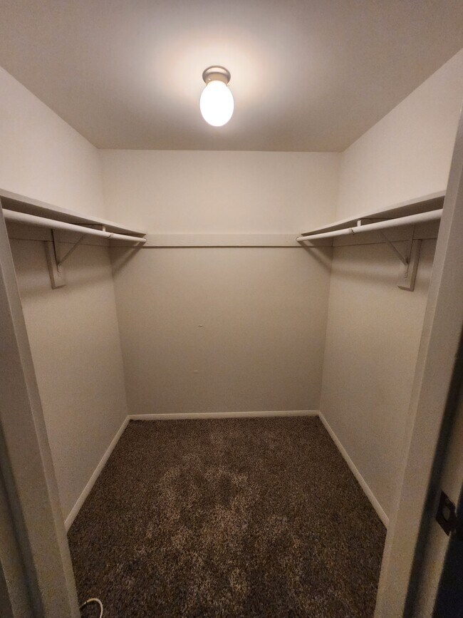 Building Photo - 3801 Ravens Crest Dr