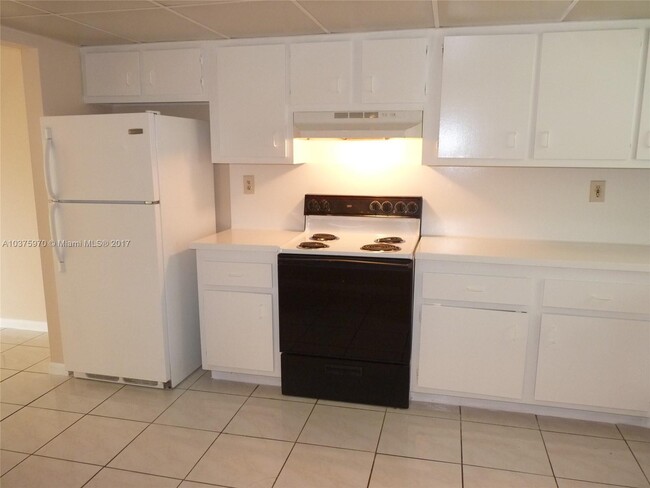 Building Photo - 3100 Coral Springs Dr