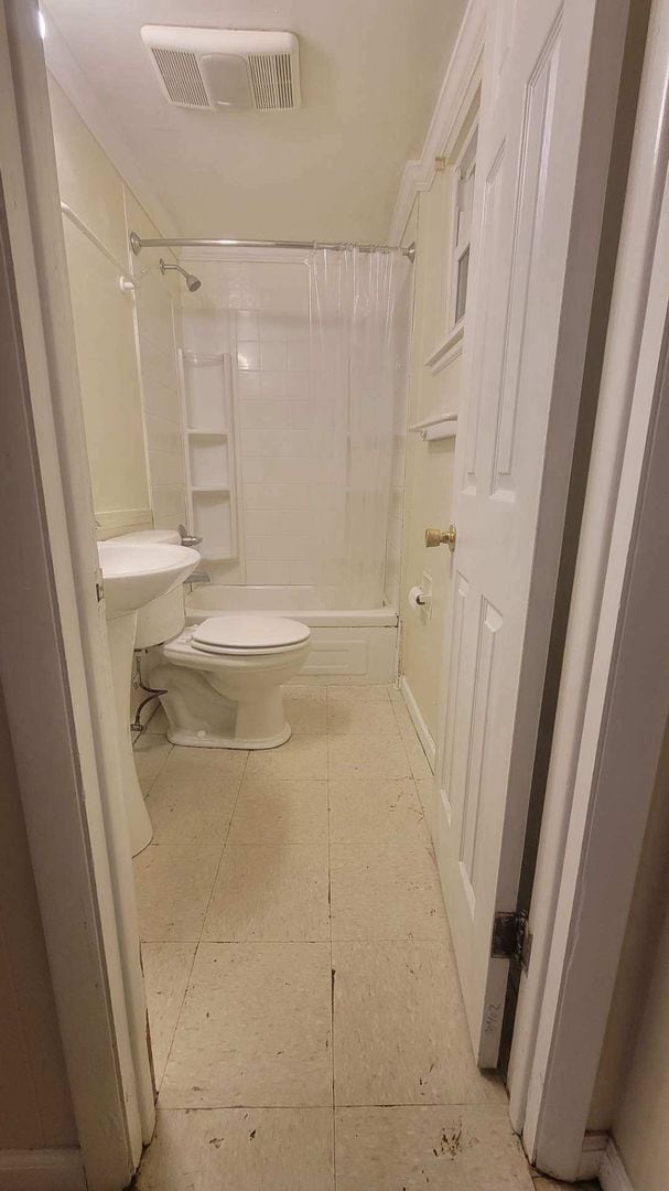 Building Photo - 1/1 Apartment for rent