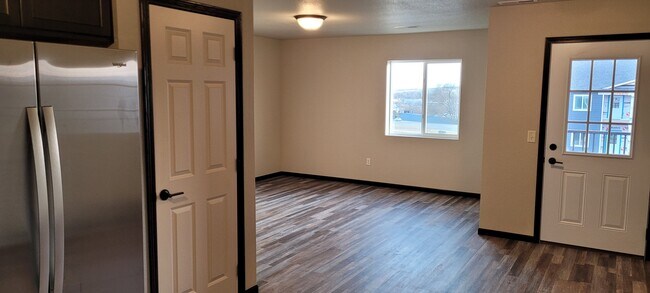 Building Photo - 800 Mickelson Dr