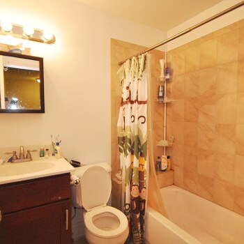 Building Photo - 2113 N Marvine St