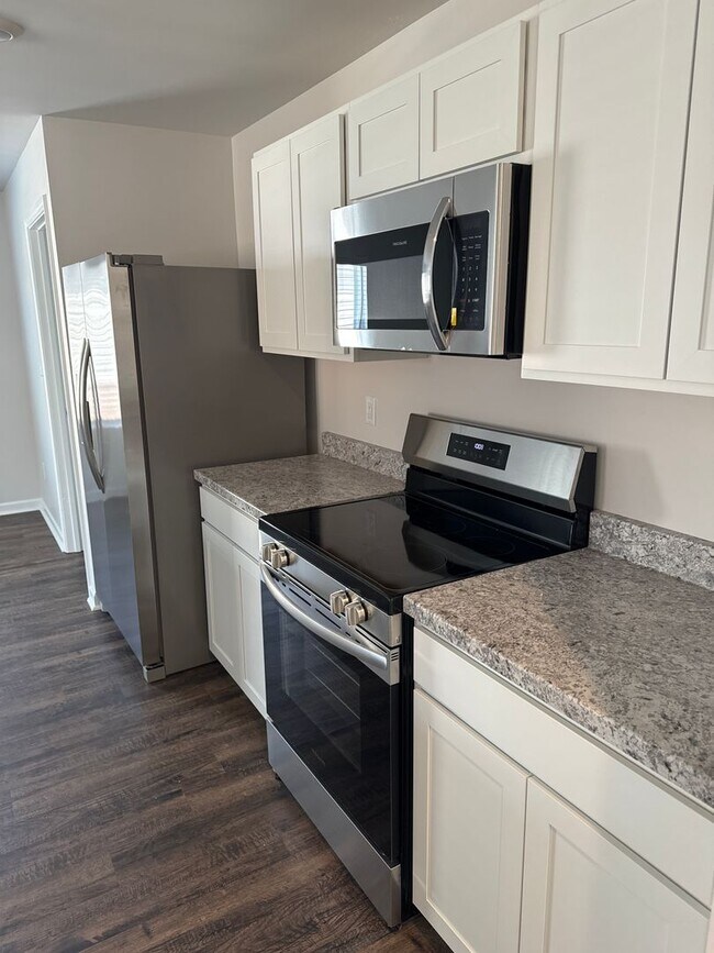 Building Photo - *48 Hour Look & Lease Bonus!* Three Bedroom | Two Bath Home in Deer Brook Crossing