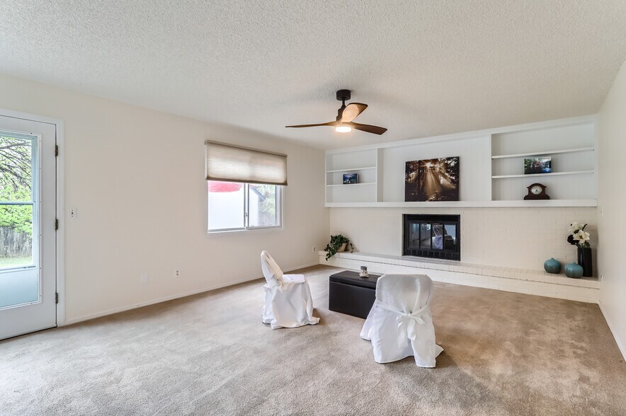 Great Room with Fireplace - 1506 Fisk Ct